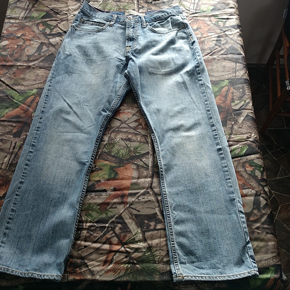 Wrangler Relaxed Straight Mens Jeans